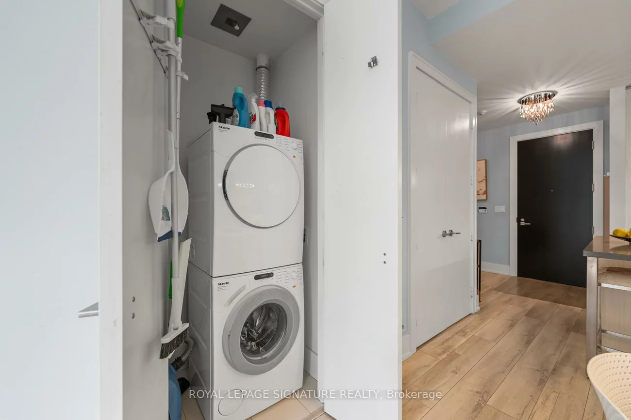 39, Queens, Waterfront Communities C8, Toronto