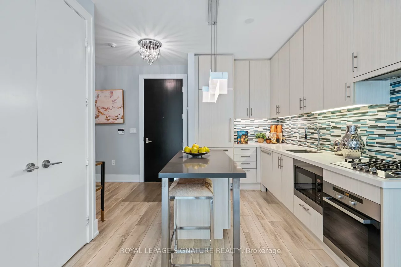 39, Queens, Waterfront Communities C8, Toronto