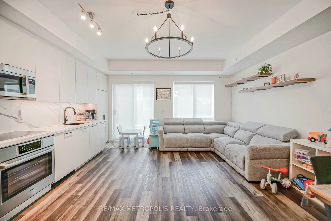 871, Sheppard, Clanton Park, Toronto