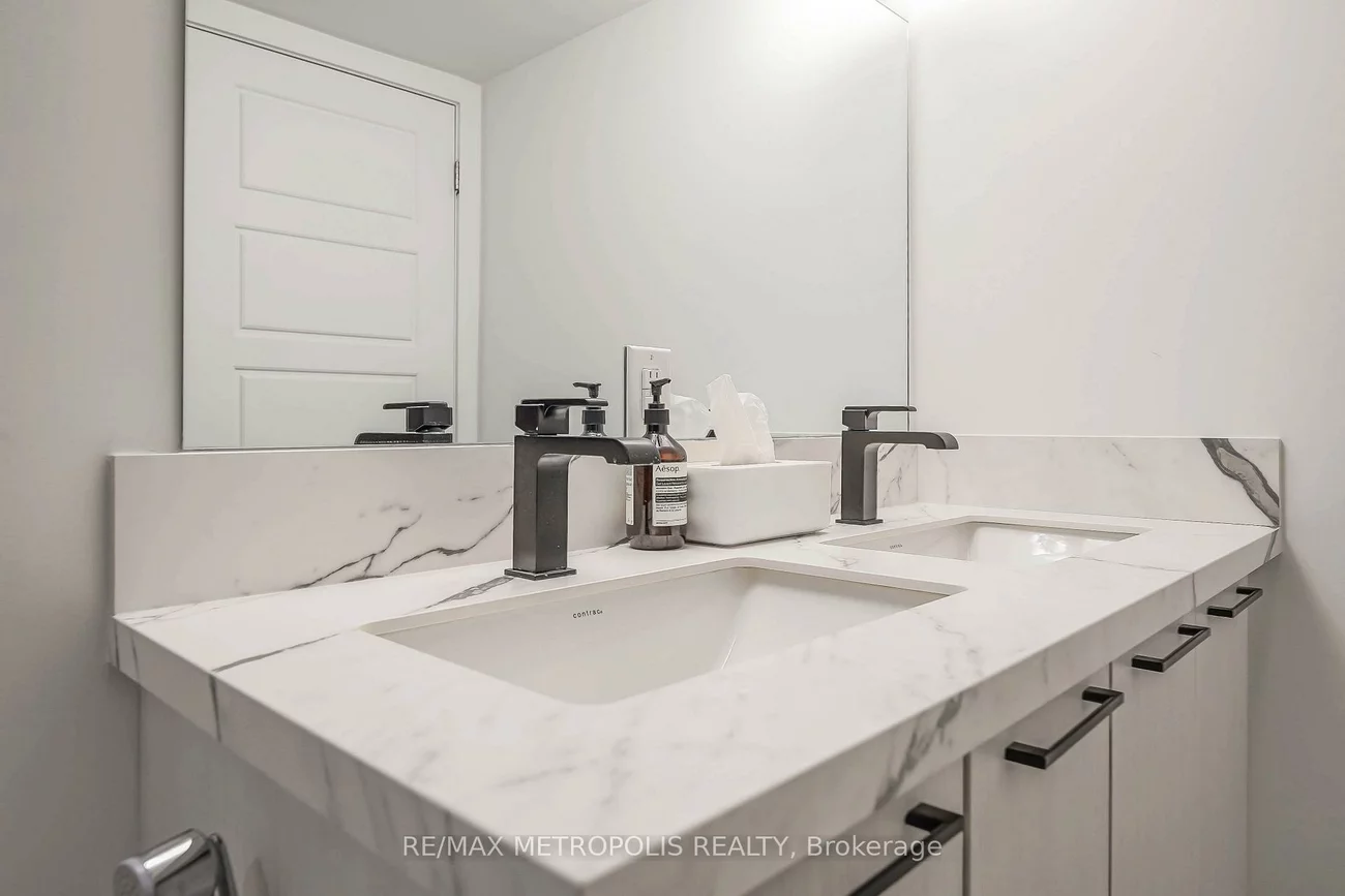 871, Sheppard, Clanton Park, Toronto