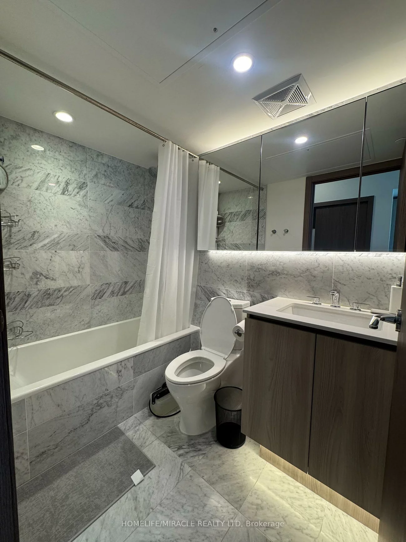 19, Bathurst, Waterfront Communities C1, Toronto