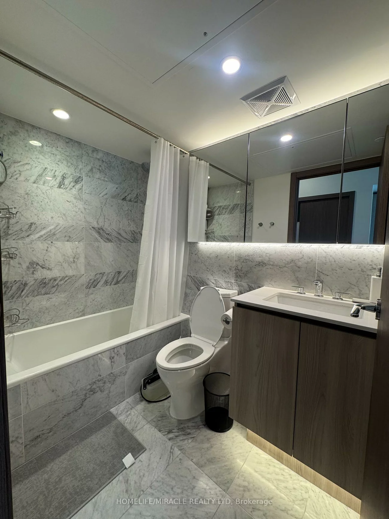 19, Bathurst, Waterfront Communities C1, Toronto