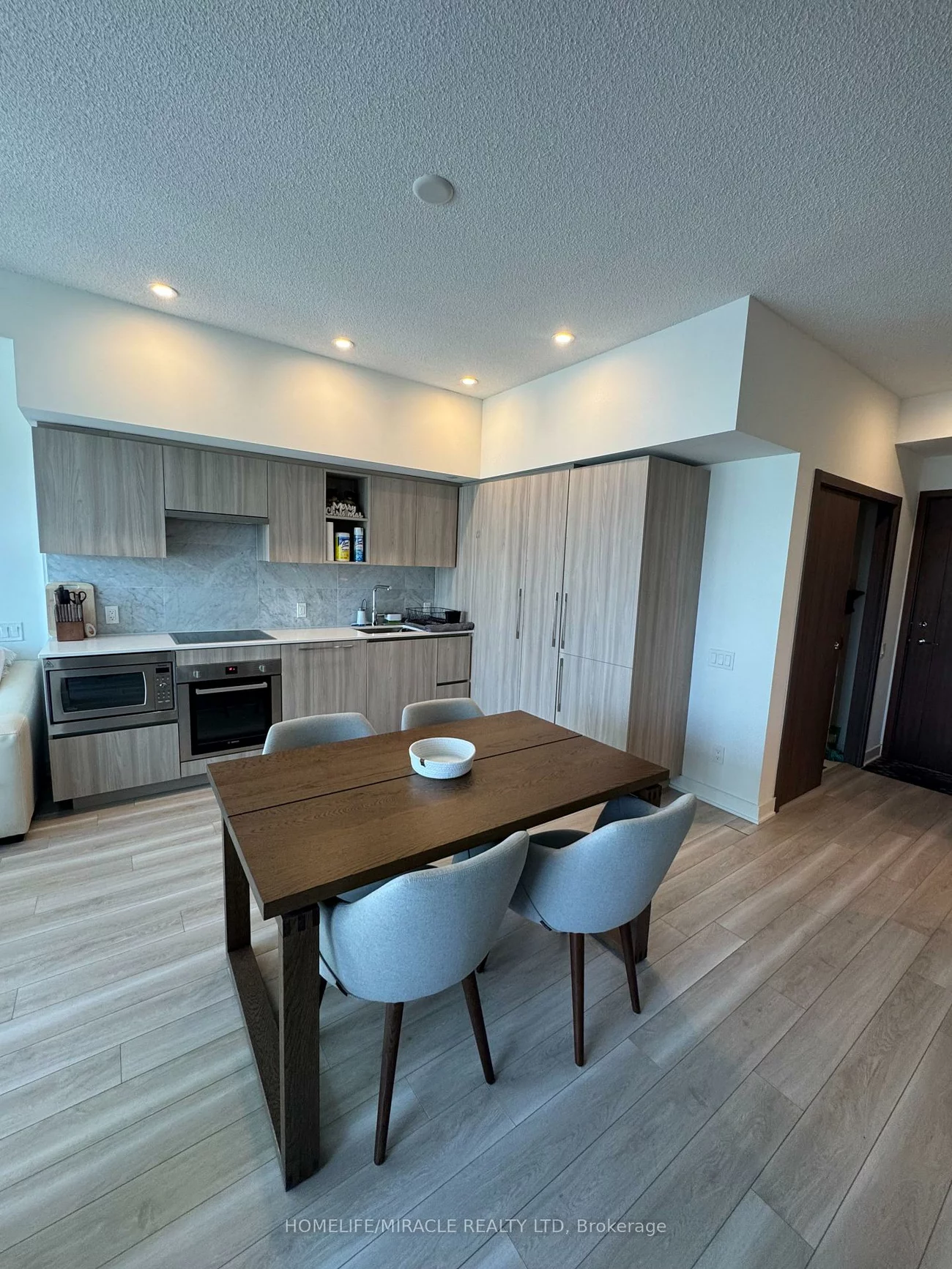 19, Bathurst, Waterfront Communities C1, Toronto