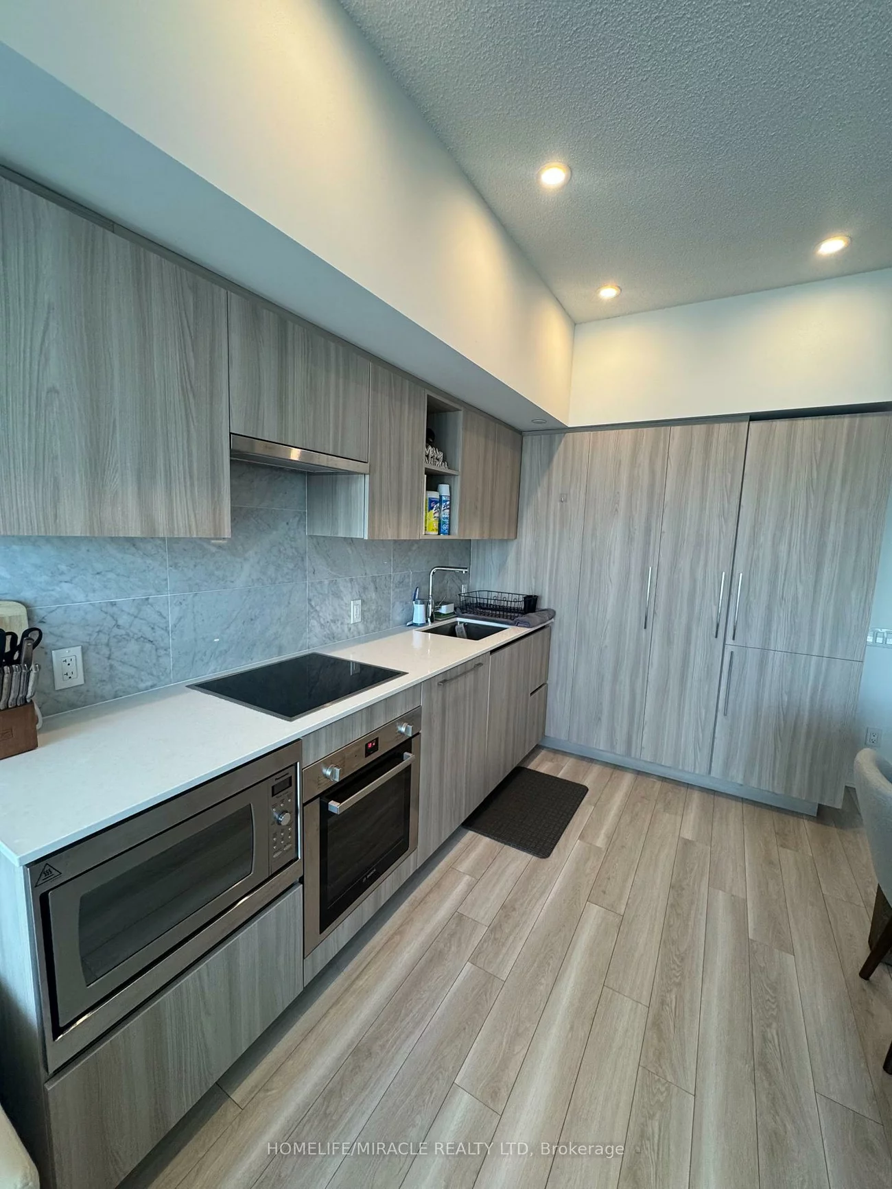 19, Bathurst, Waterfront Communities C1, Toronto