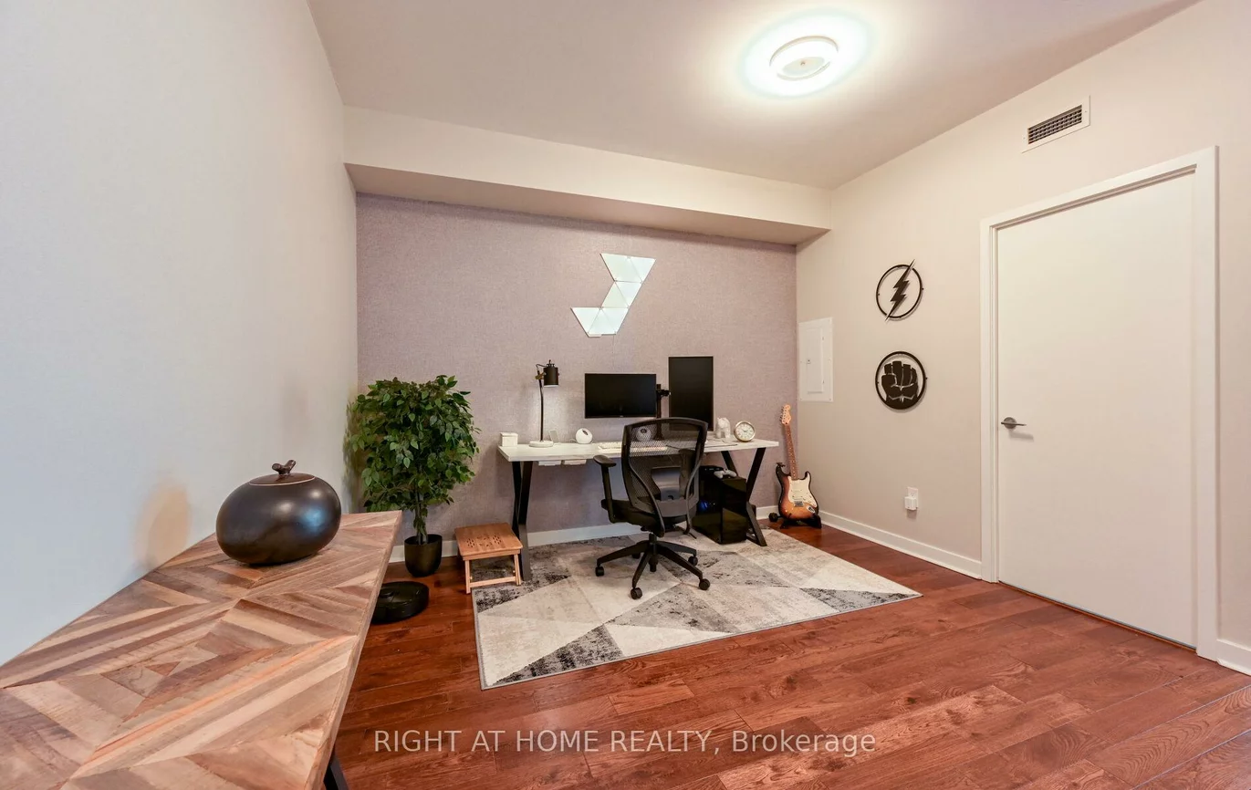 19, Singer, Bayview Village, Toronto