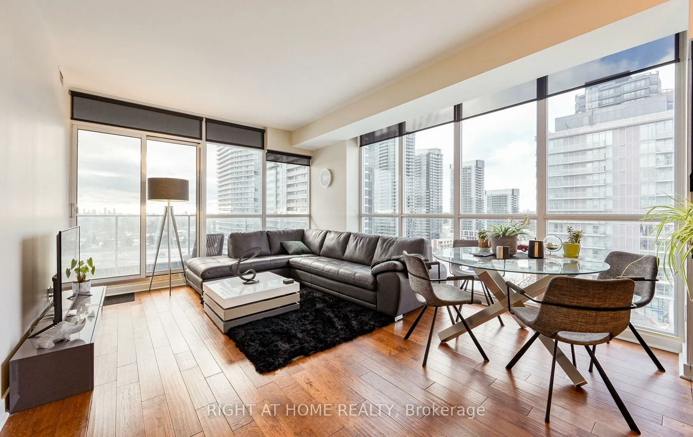 19, Singer, Bayview Village, Toronto