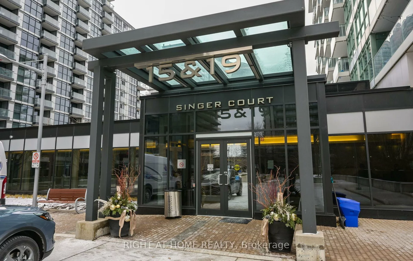 19, Singer, Bayview Village, Toronto