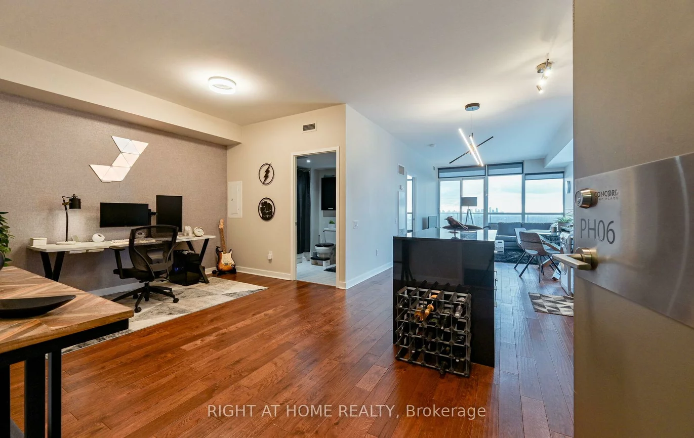 19, Singer, Bayview Village, Toronto