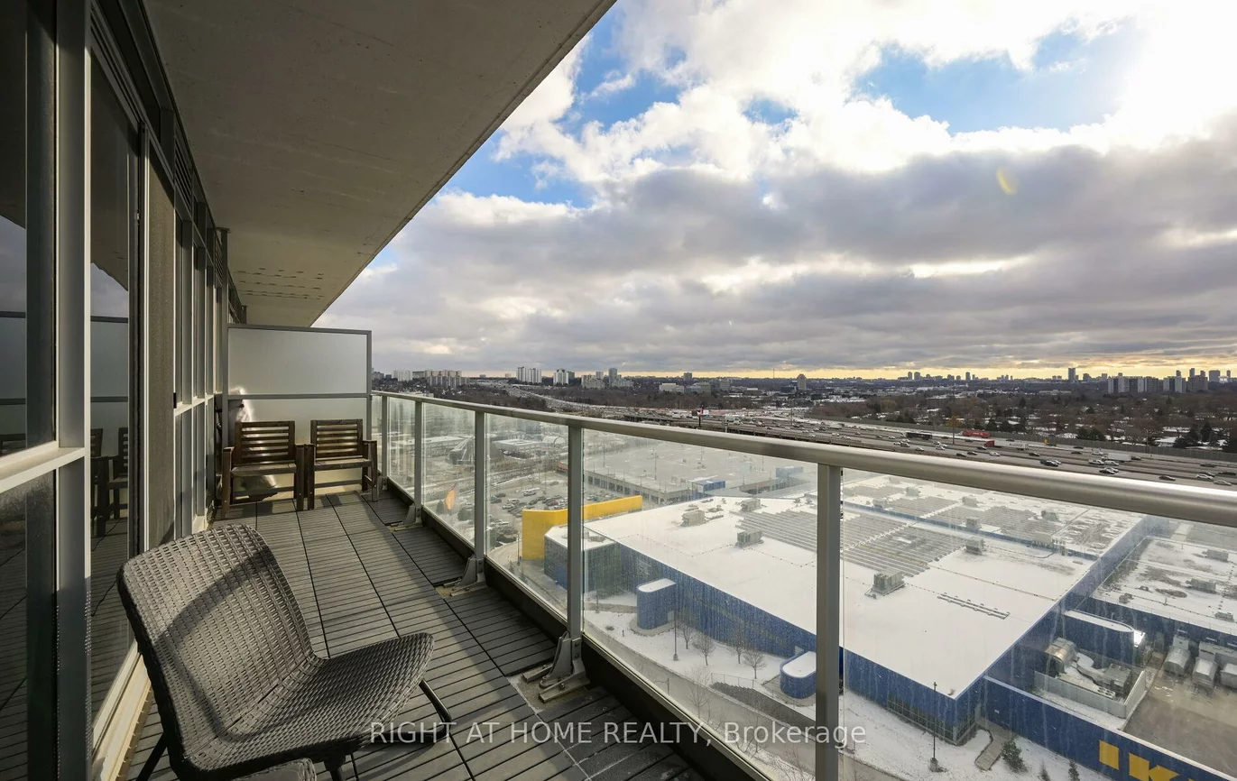 19, Singer, Bayview Village, Toronto