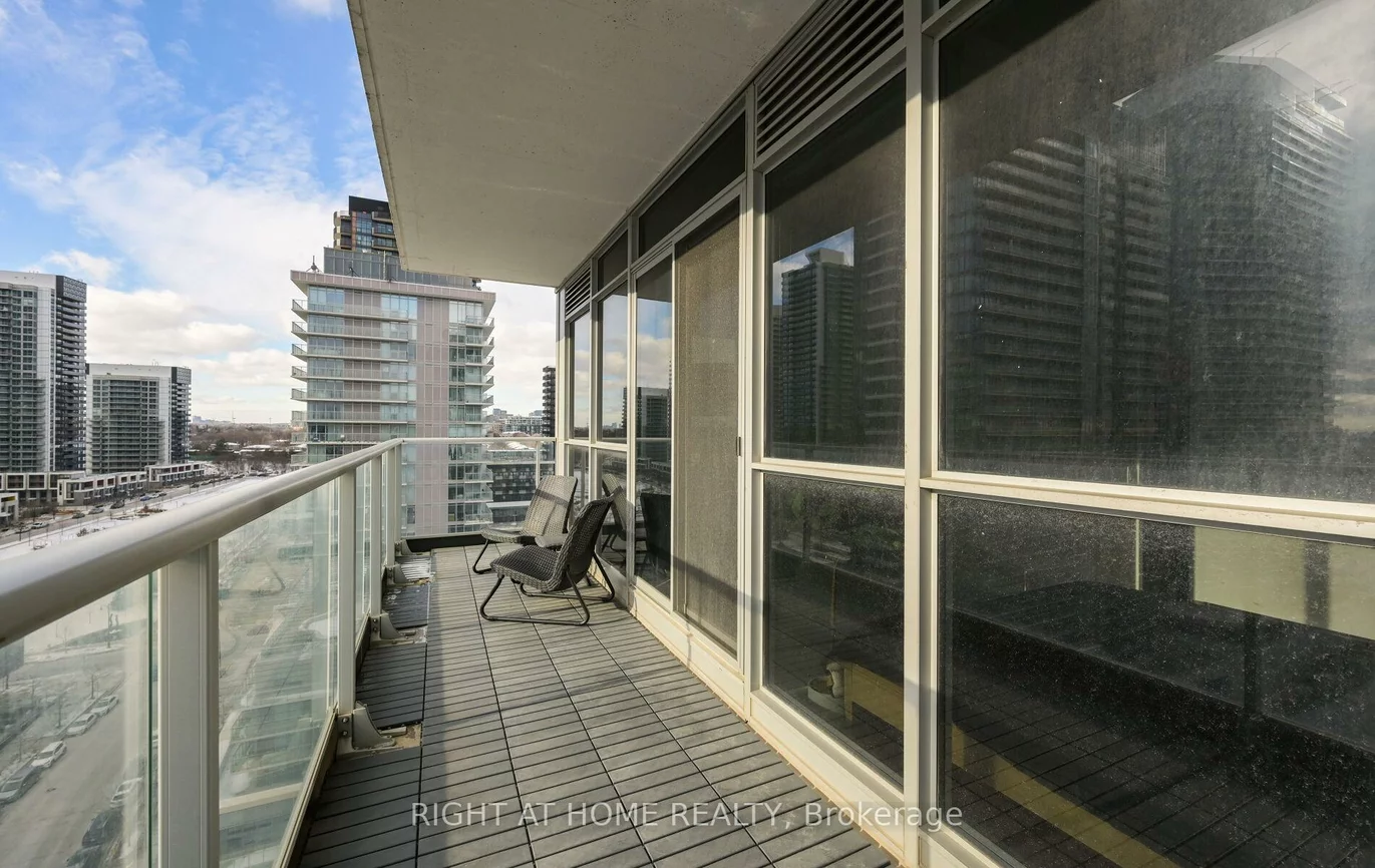 19, Singer, Bayview Village, Toronto