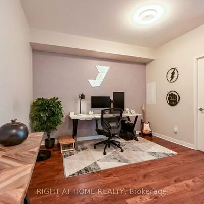 19, Singer, Bayview Village, Toronto