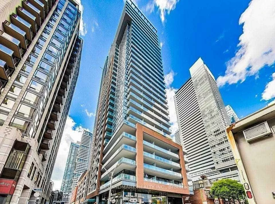 8, Mercer, Waterfront Communities C1, Toronto