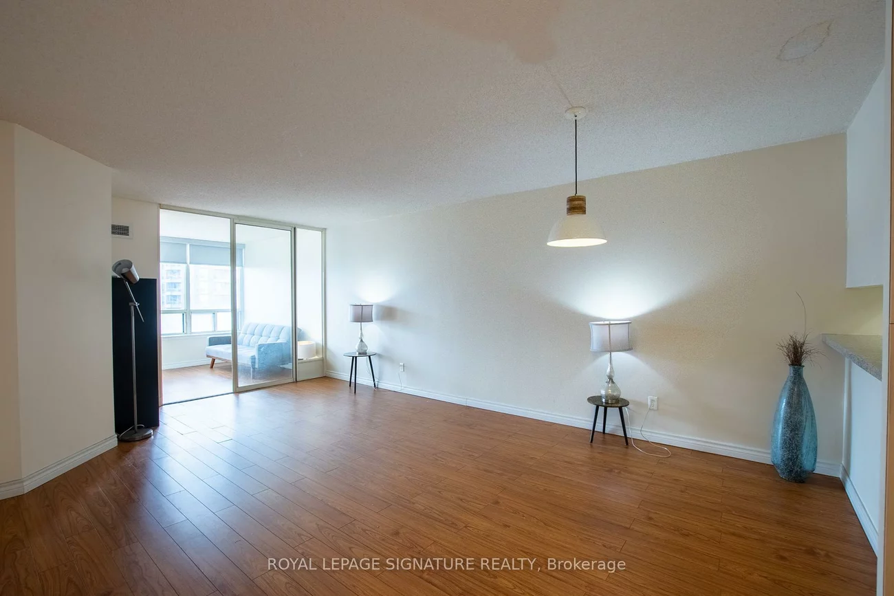 7, Bishop, Newtonbrook East, Toronto