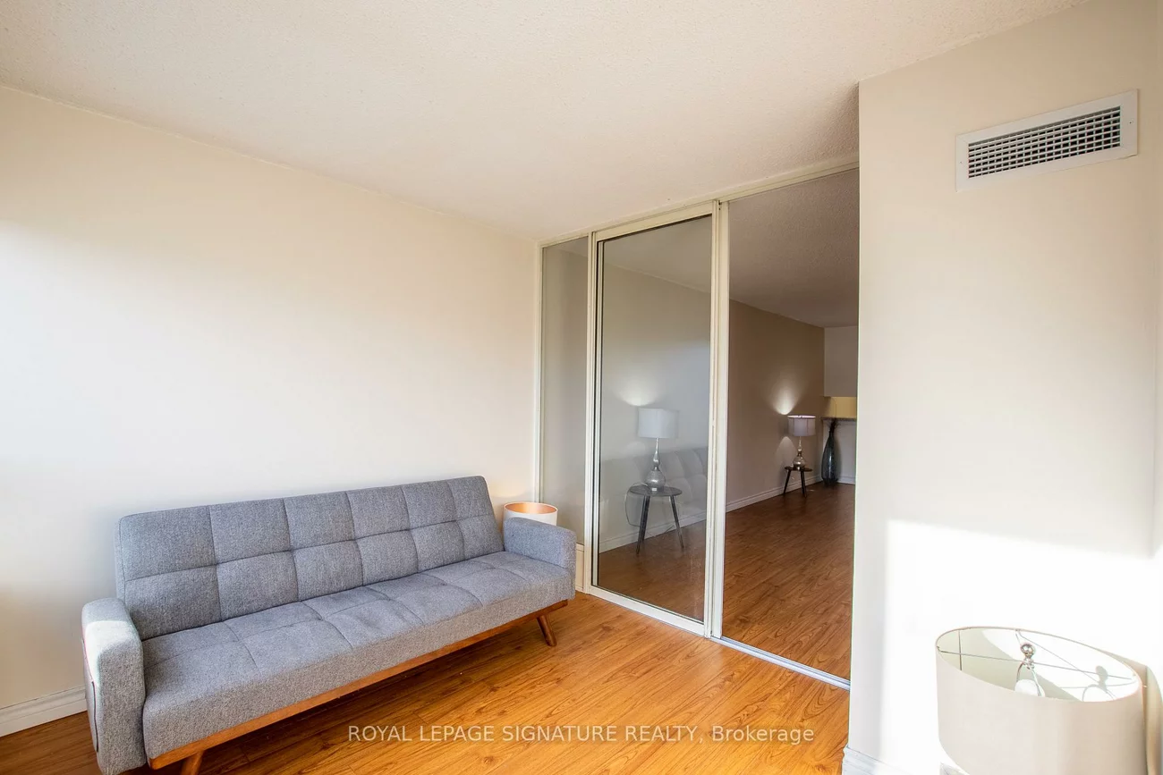 7, Bishop, Newtonbrook East, Toronto