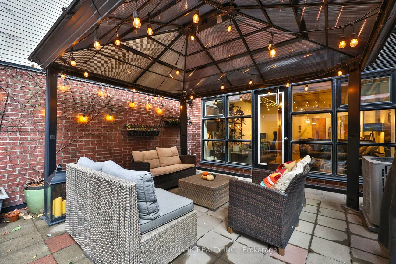 261, King, Moss Park, Toronto