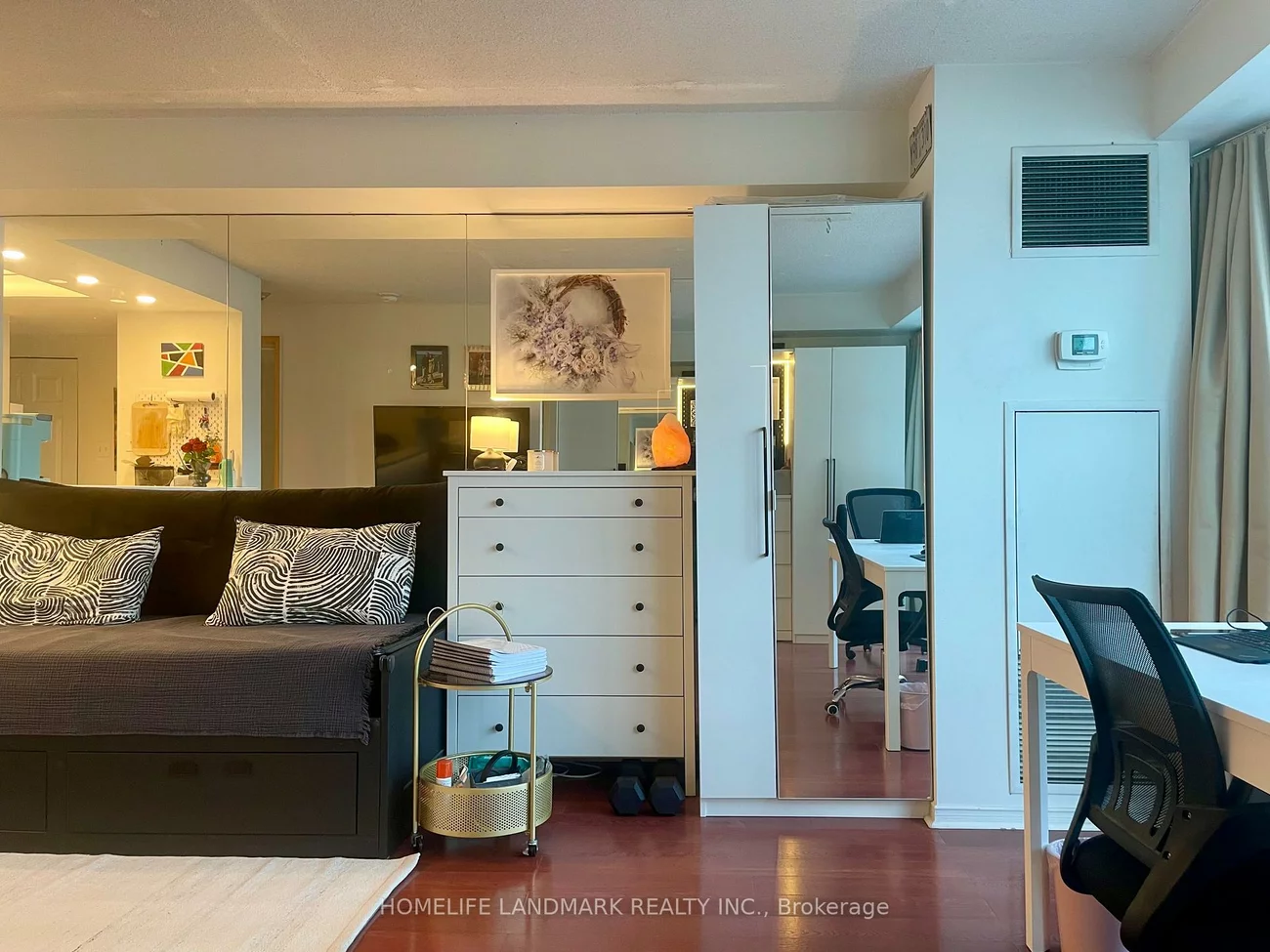 99, Harbour, Waterfront Communities C1, Toronto