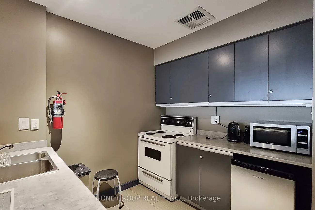 25, Maitland, Church-Yonge Corridor, Toronto