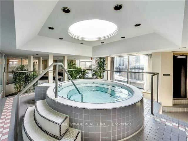 25, Maitland, Church-Yonge Corridor, Toronto