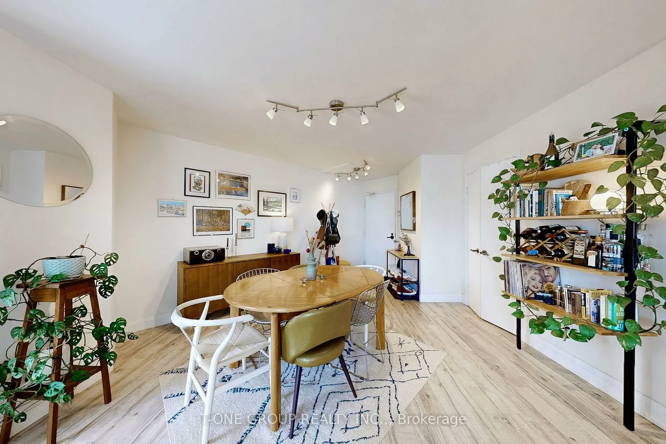 25, Maitland, Church-Yonge Corridor, Toronto