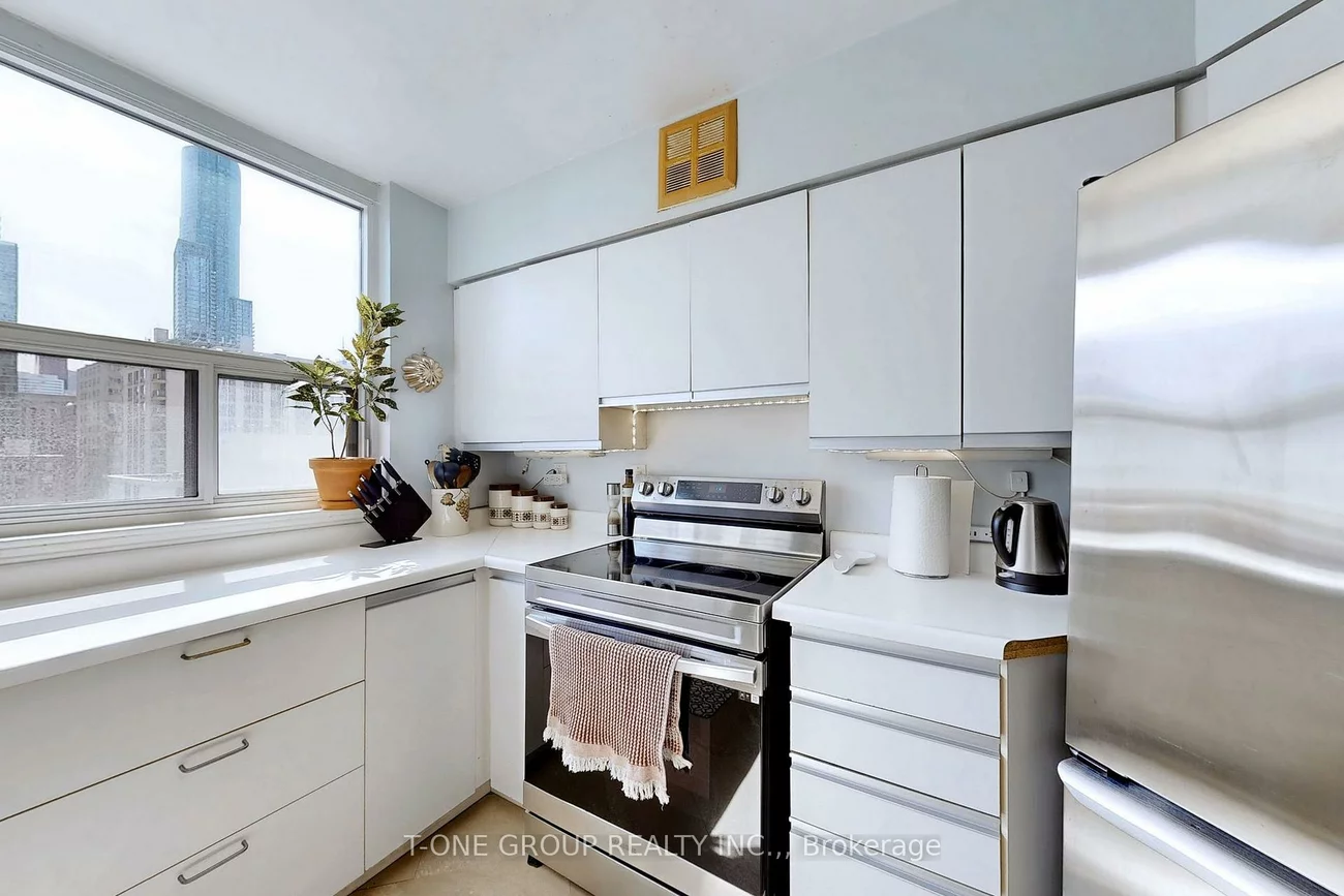 25, Maitland, Church-Yonge Corridor, Toronto