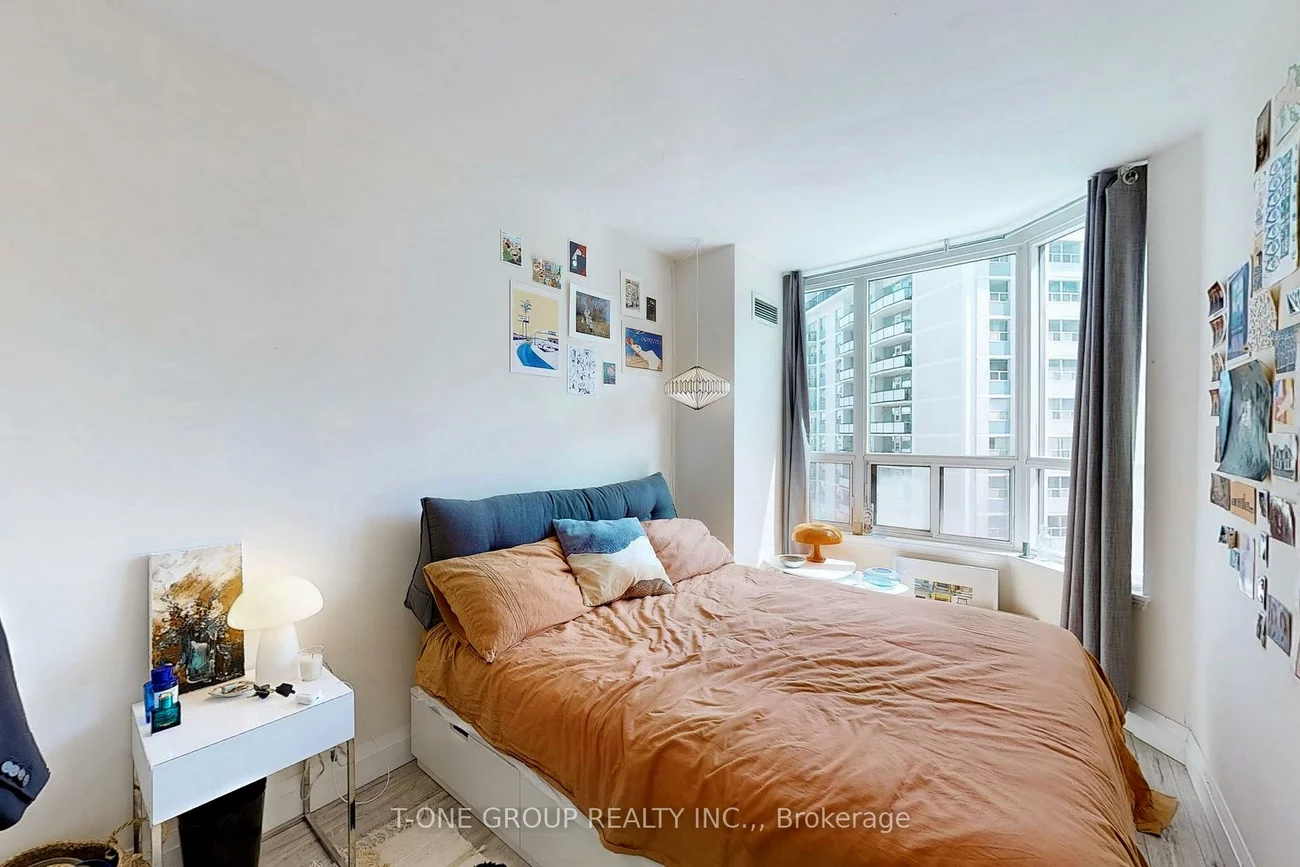 25, Maitland, Church-Yonge Corridor, Toronto