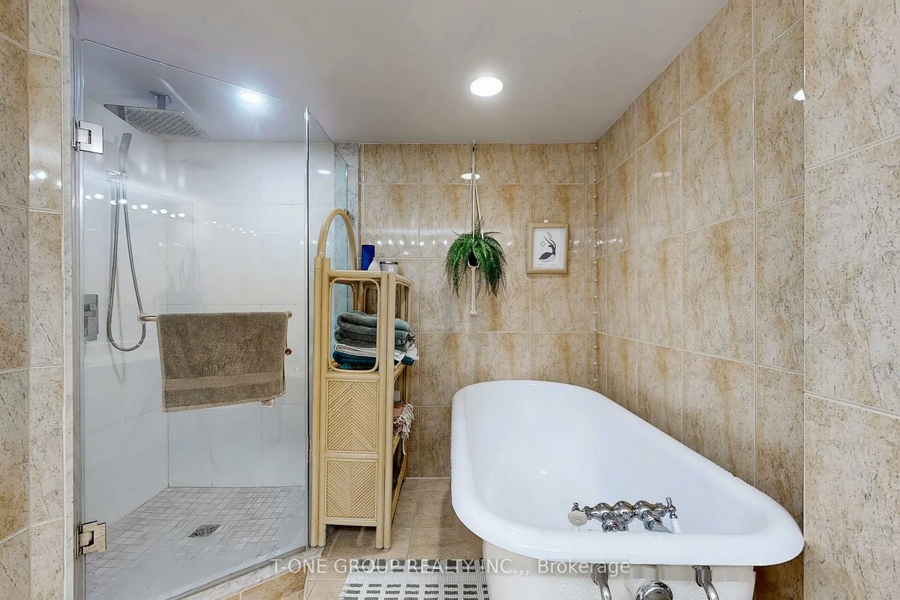 25, Maitland, Church-Yonge Corridor, Toronto