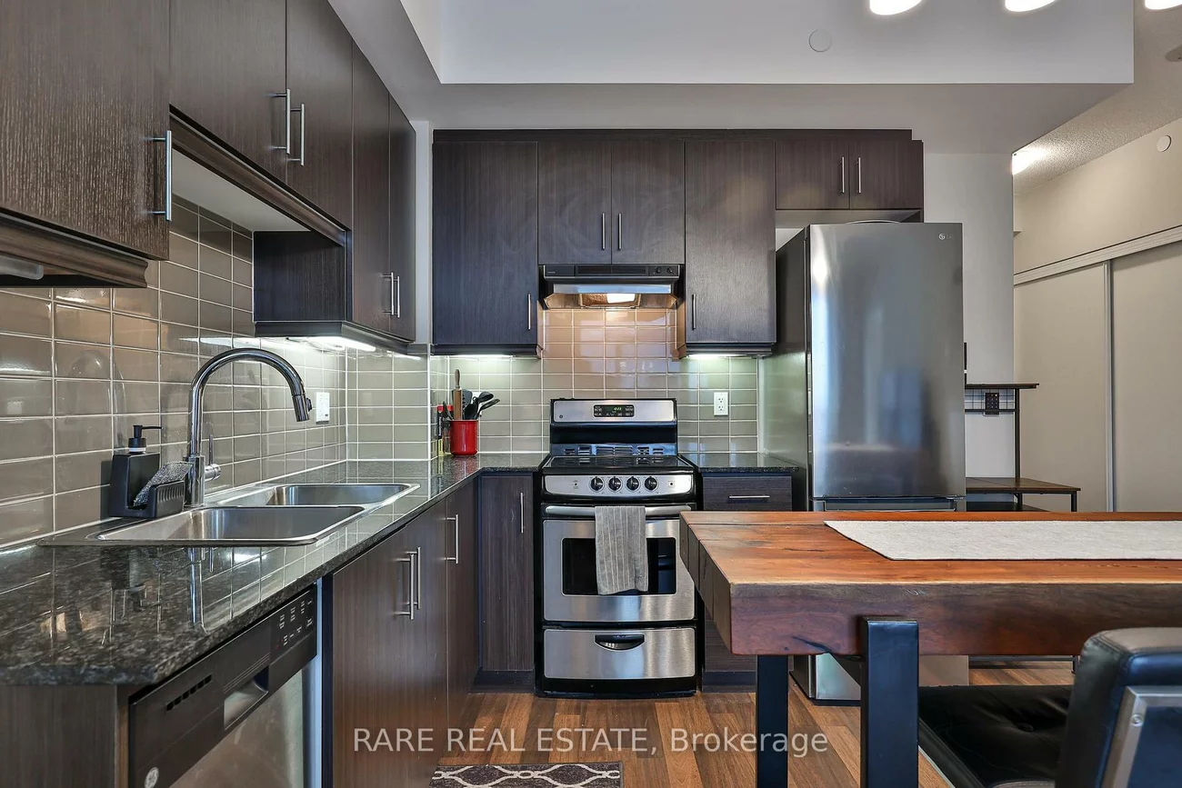 68, Canterbury, Willowdale West, Toronto