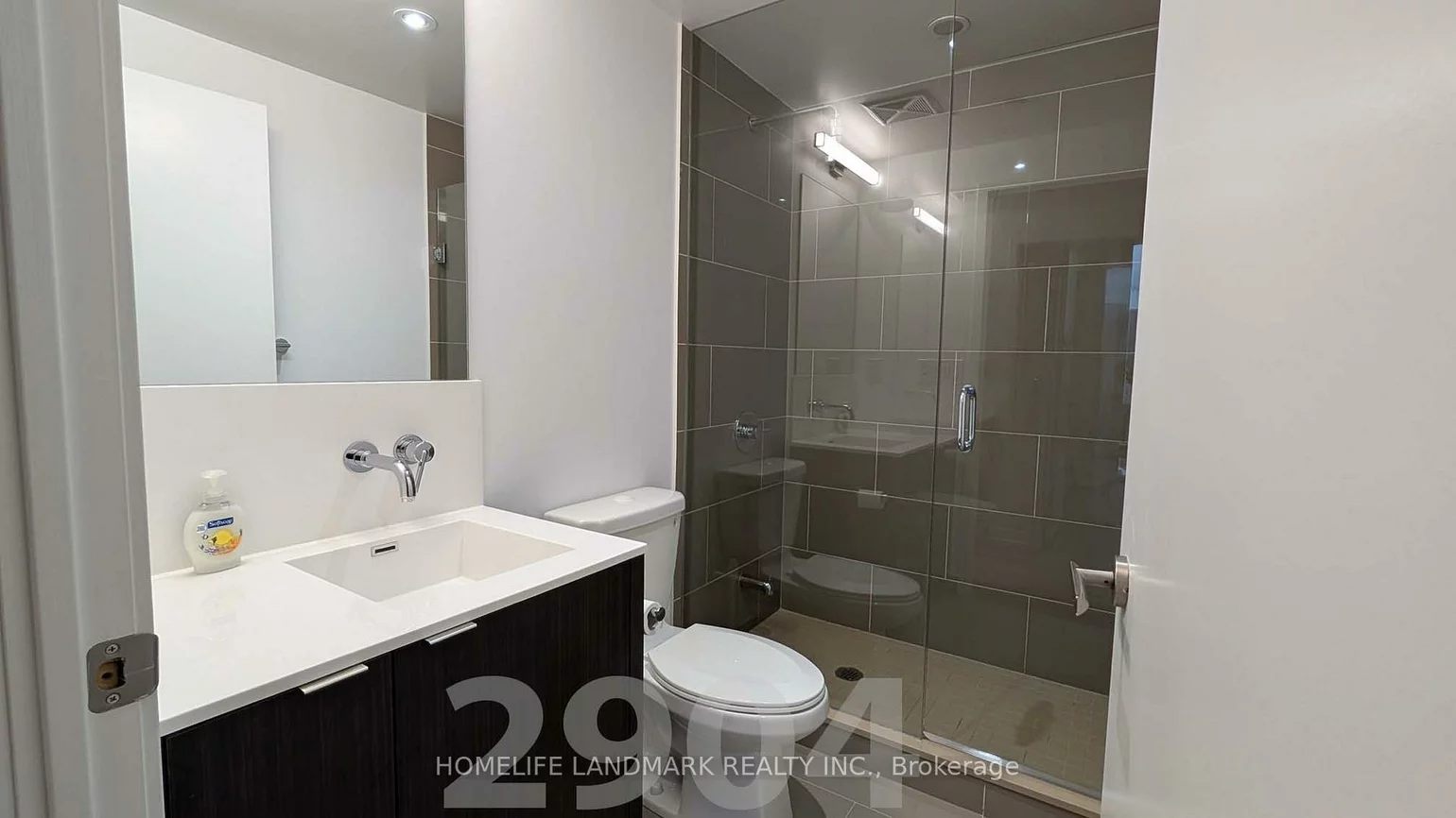 88, Harbour, Waterfront Communities C1, Toronto