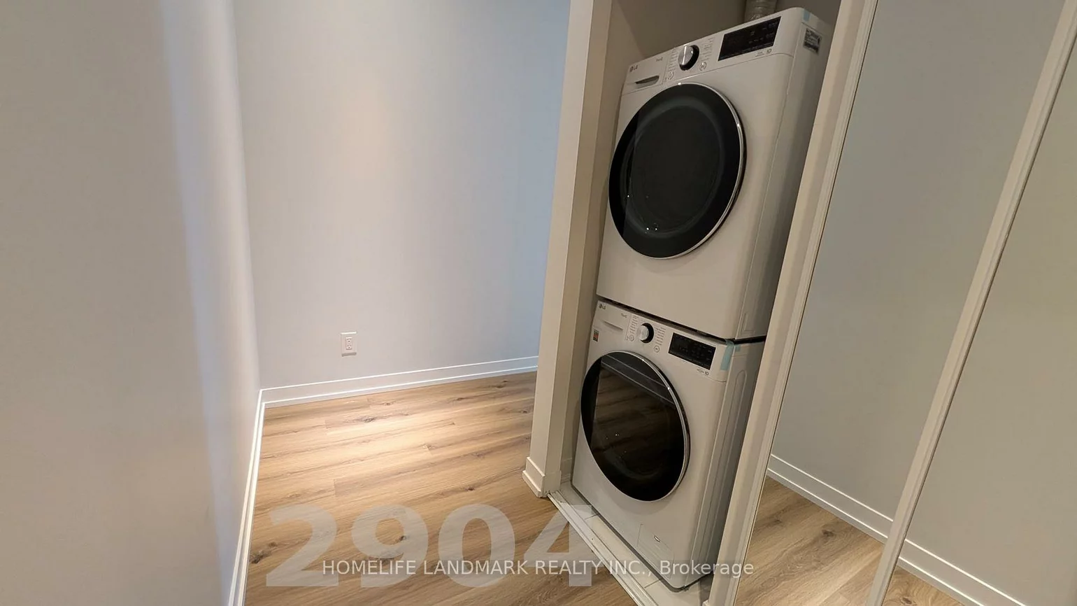 88, Harbour, Waterfront Communities C1, Toronto