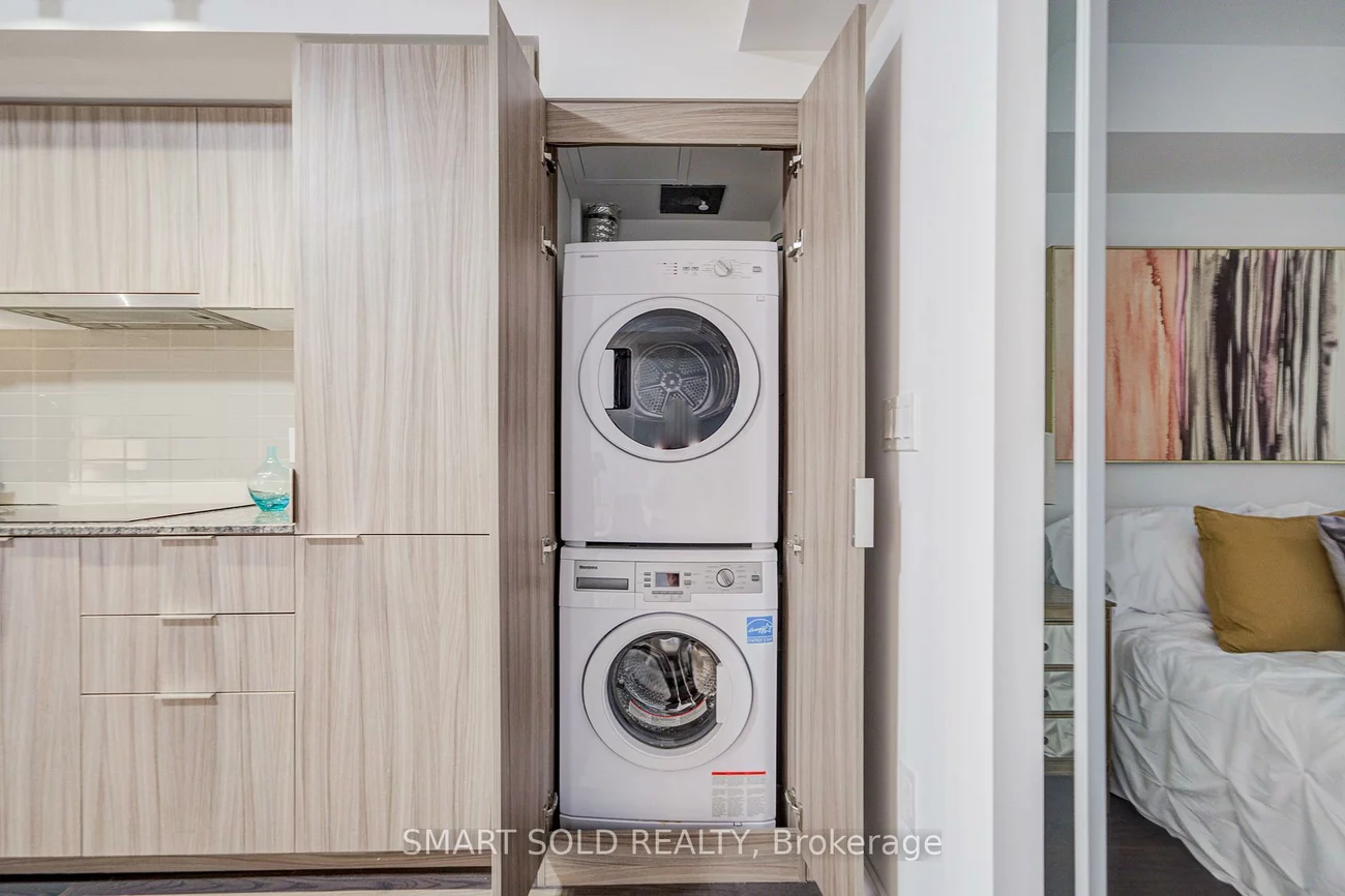 955, Bay, Bay Street Corridor, Toronto