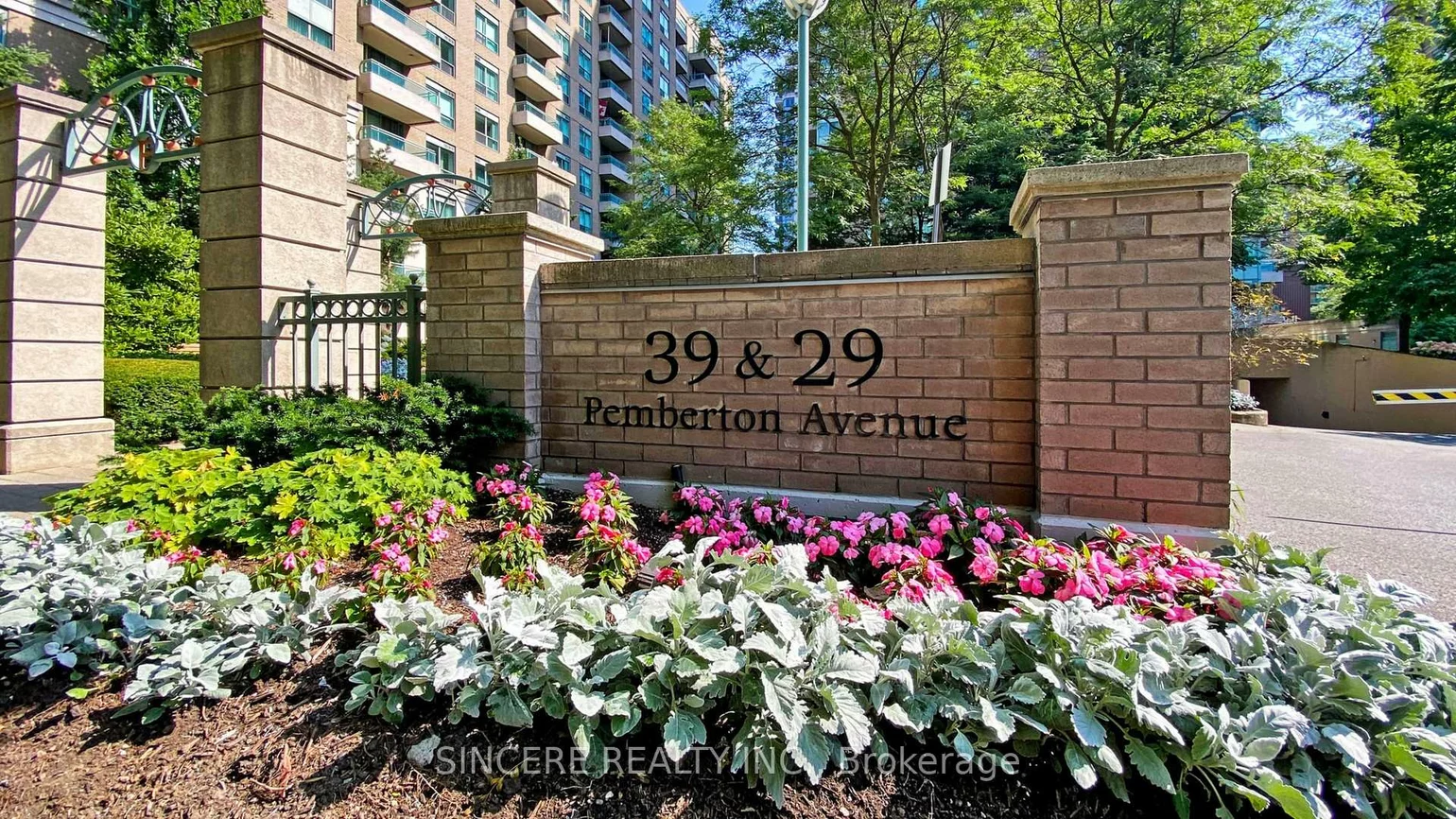 39, Pemberton, Newtonbrook East, Toronto