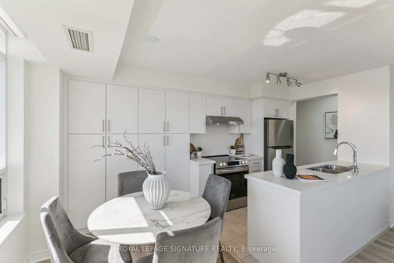 18, Kenaston, Bayview Village, Toronto