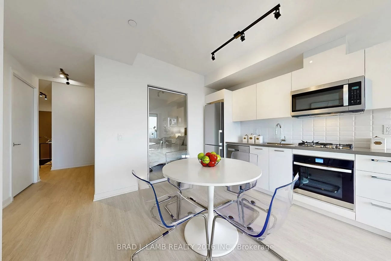 195, McCaul, Kensington-Chinatown, Toronto