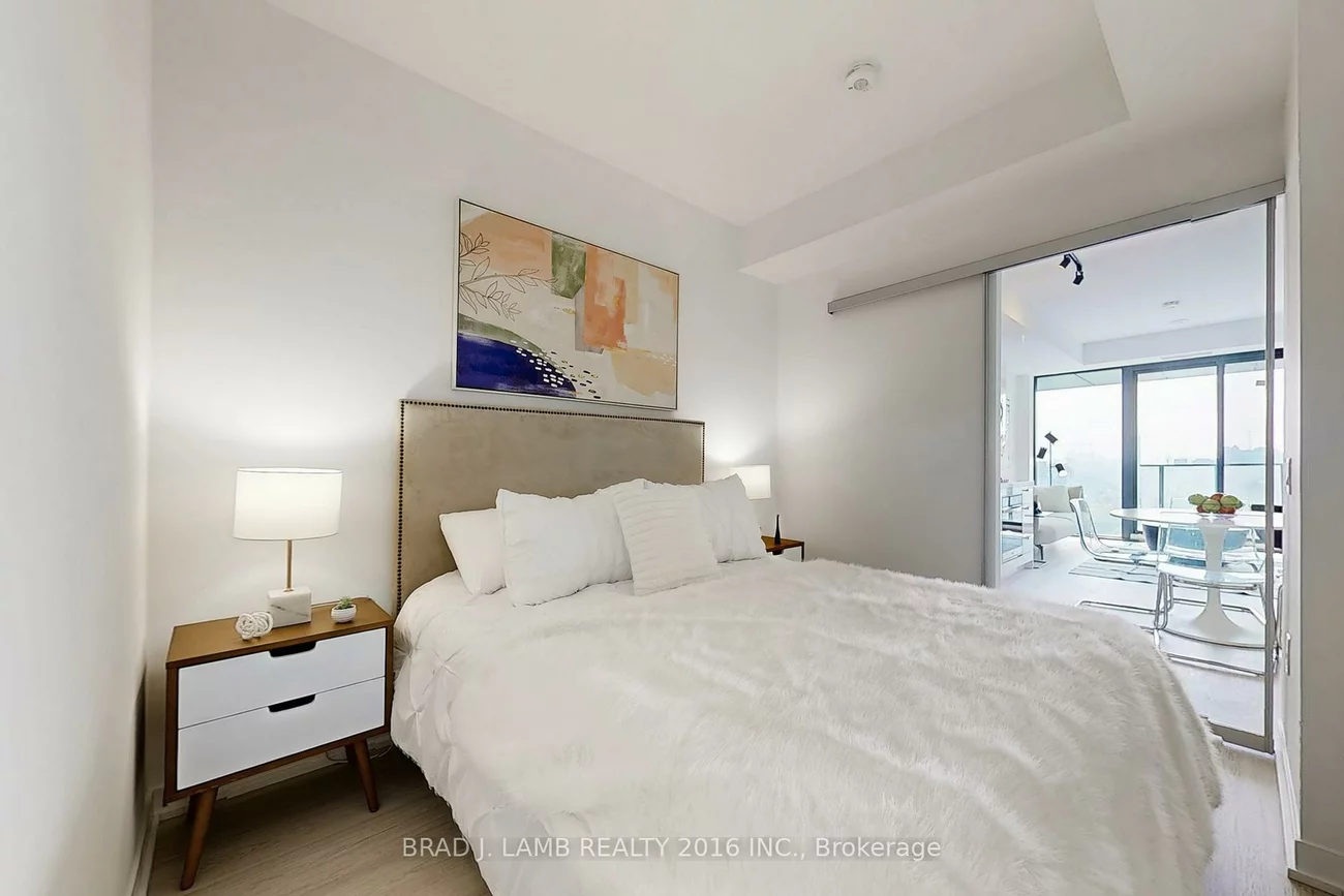 195, McCaul, Kensington-Chinatown, Toronto