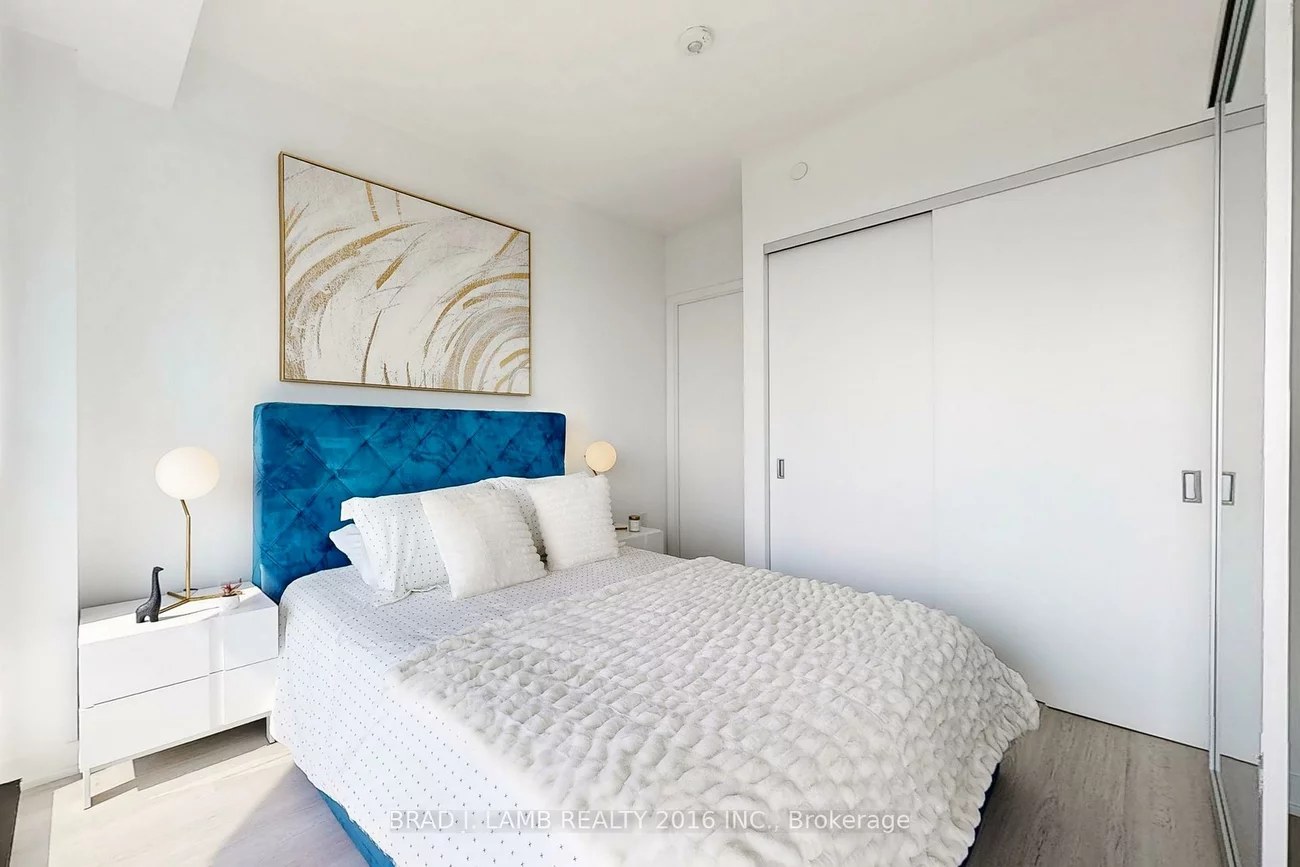 195, McCaul, Kensington-Chinatown, Toronto