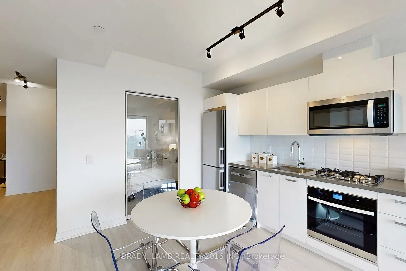 195, McCaul, Kensington-Chinatown, Toronto