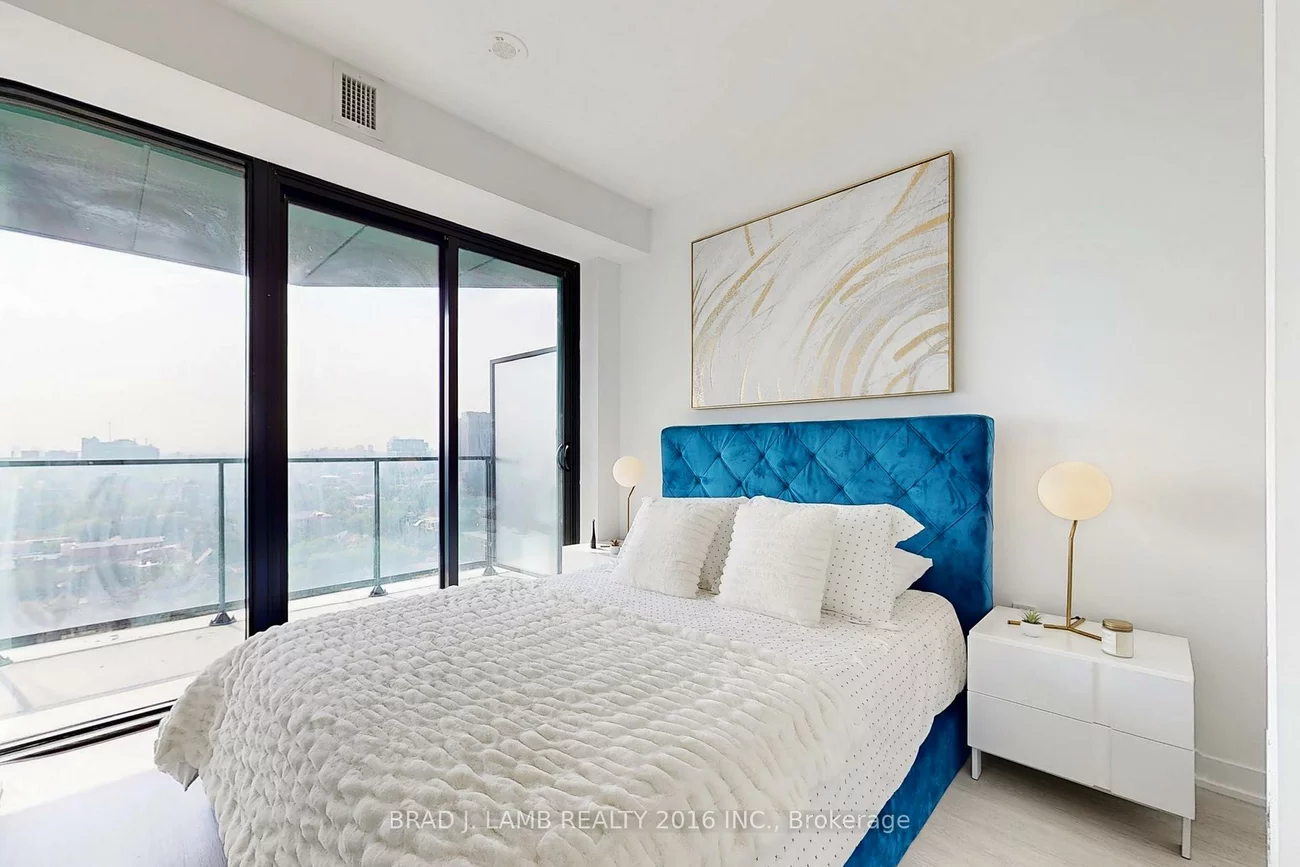 195, McCaul, Kensington-Chinatown, Toronto