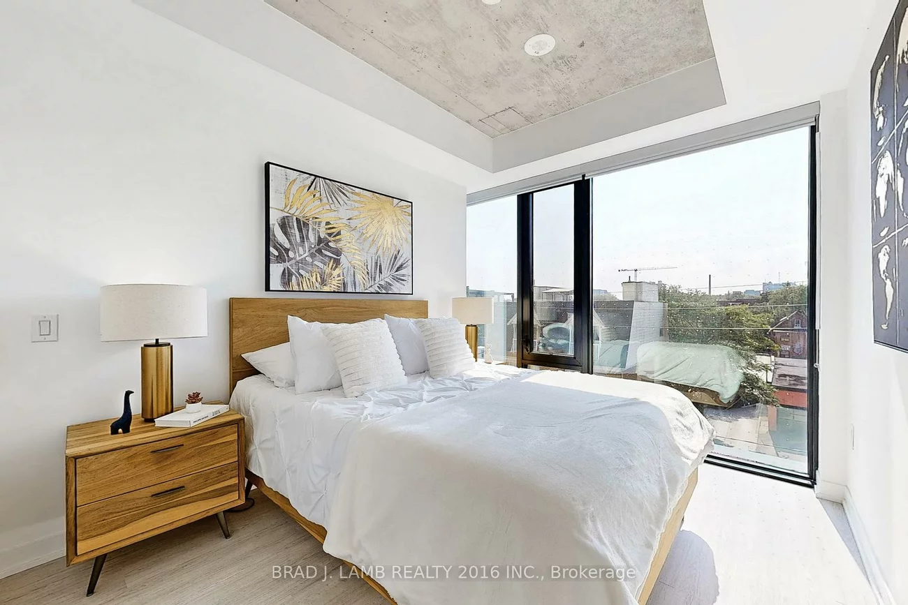 195, McCaul, Kensington-Chinatown, Toronto