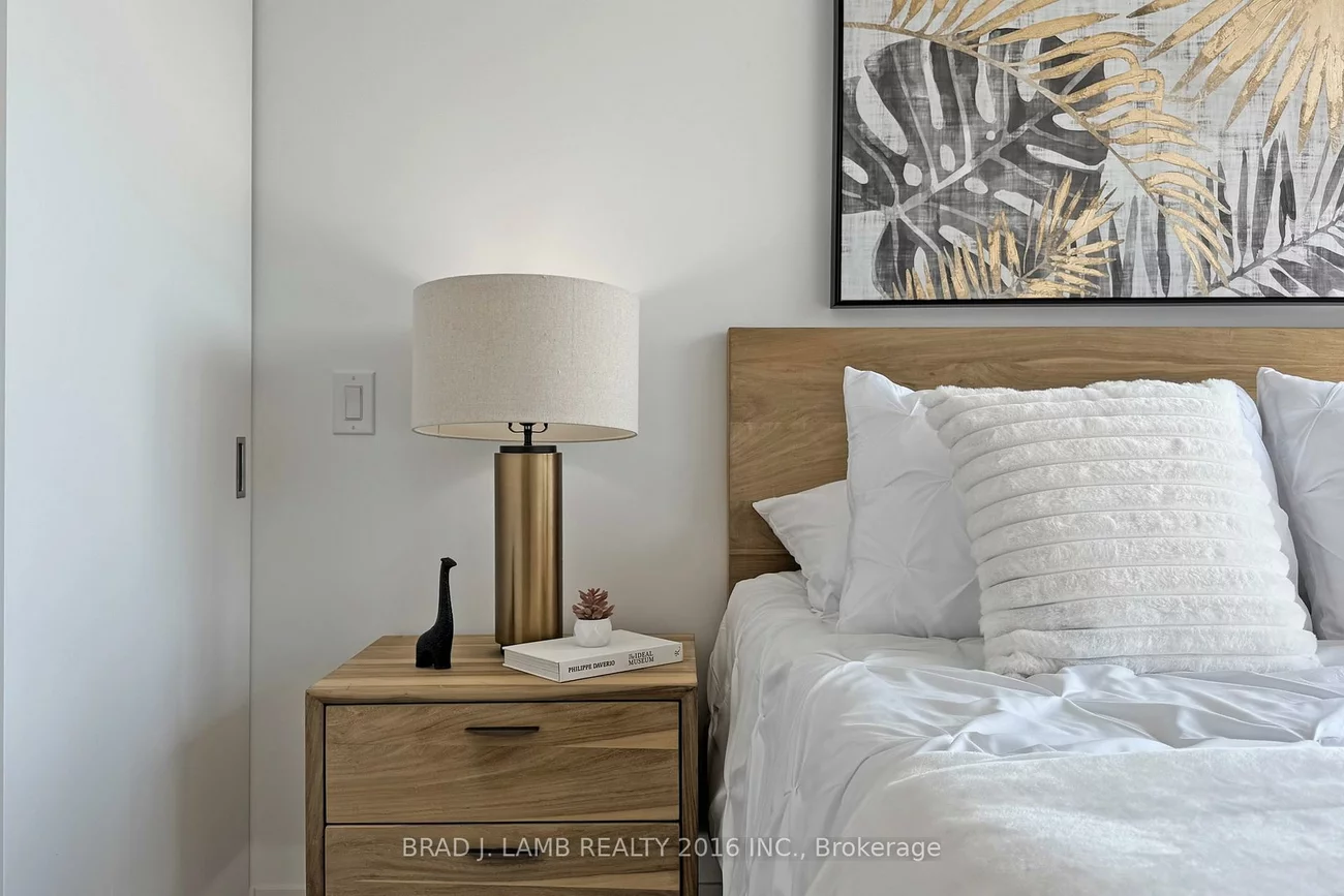 195, McCaul, Kensington-Chinatown, Toronto