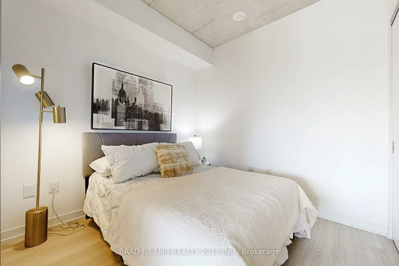 195, McCaul, Kensington-Chinatown, Toronto