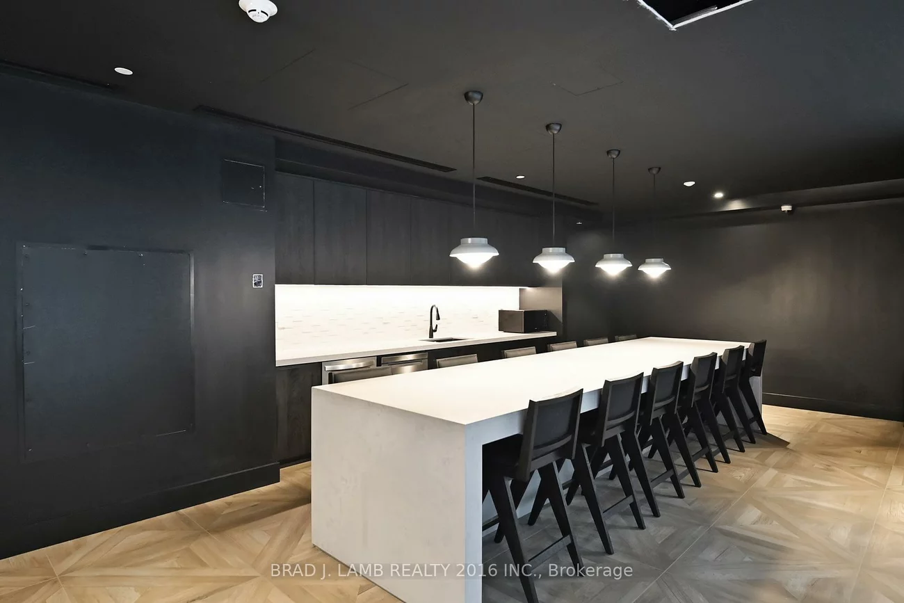 195, McCaul, Kensington-Chinatown, Toronto