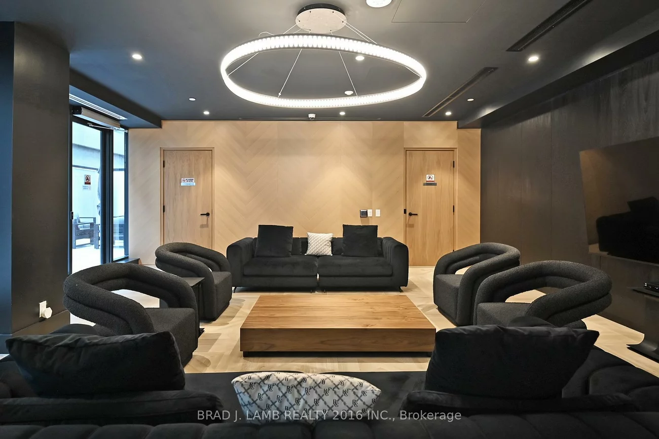 195, McCaul, Kensington-Chinatown, Toronto