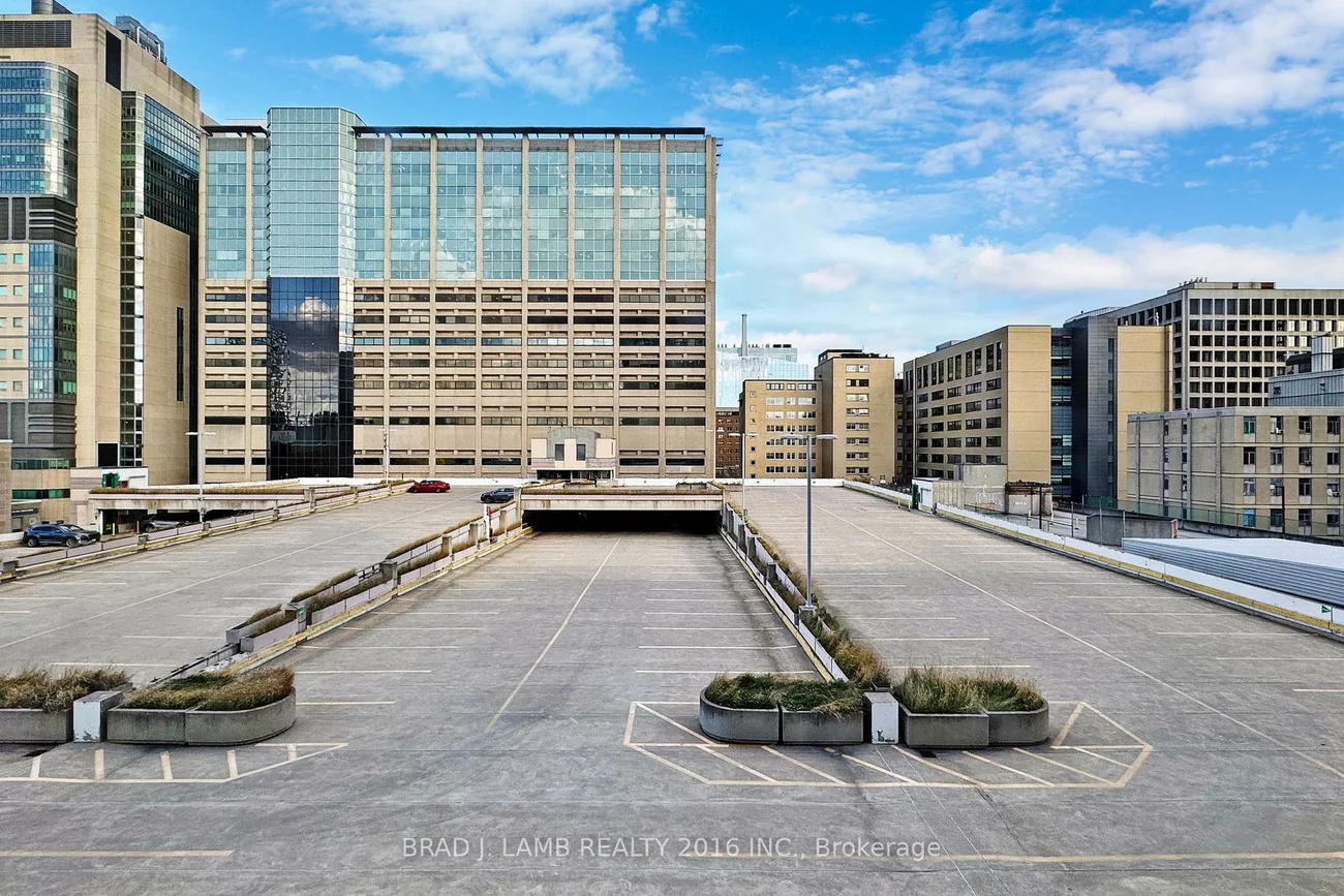 195, McCaul, Kensington-Chinatown, Toronto