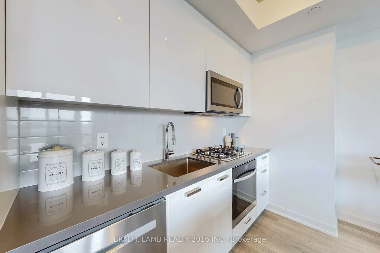 195, McCaul, Kensington-Chinatown, Toronto