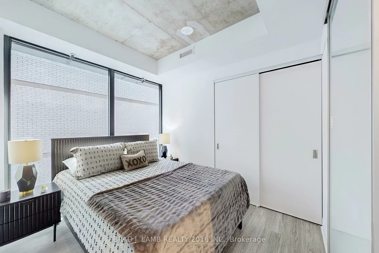 195, McCaul, Kensington-Chinatown, Toronto