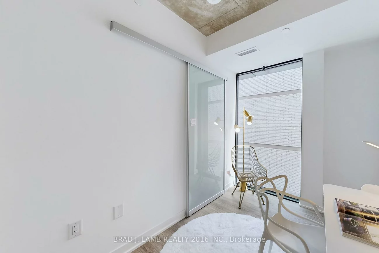 195, McCaul, Kensington-Chinatown, Toronto