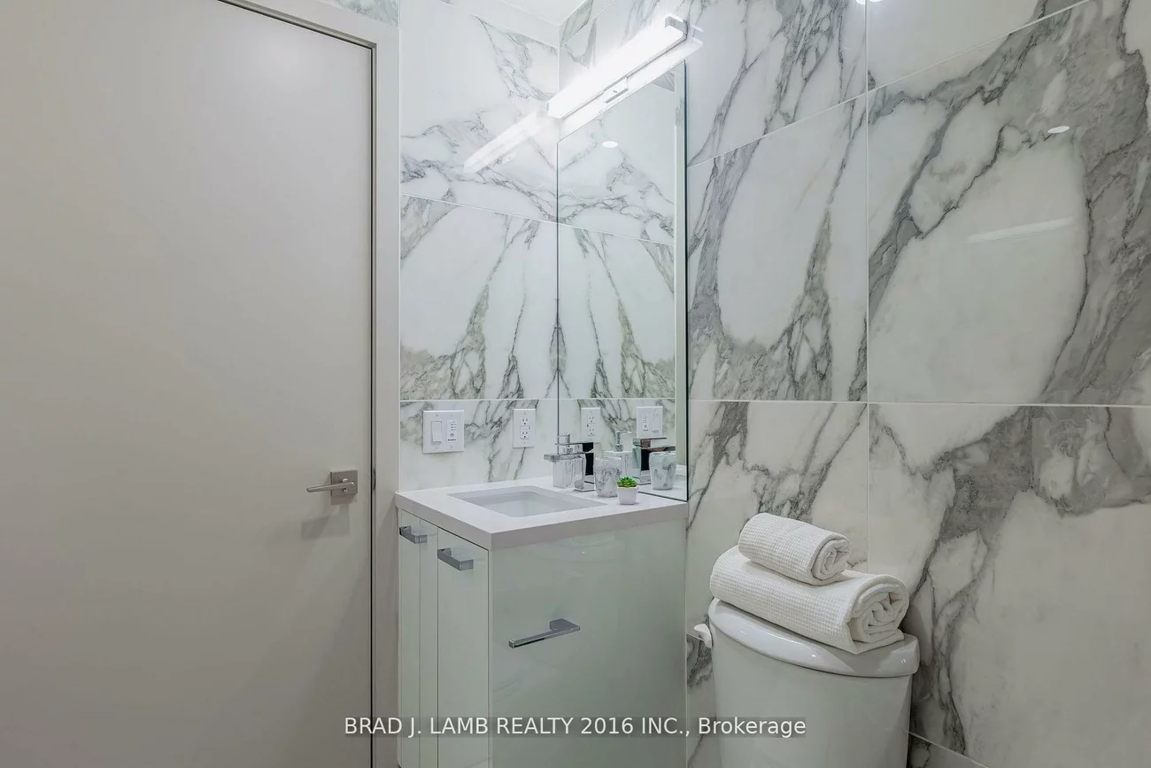 195, McCaul, Kensington-Chinatown, Toronto