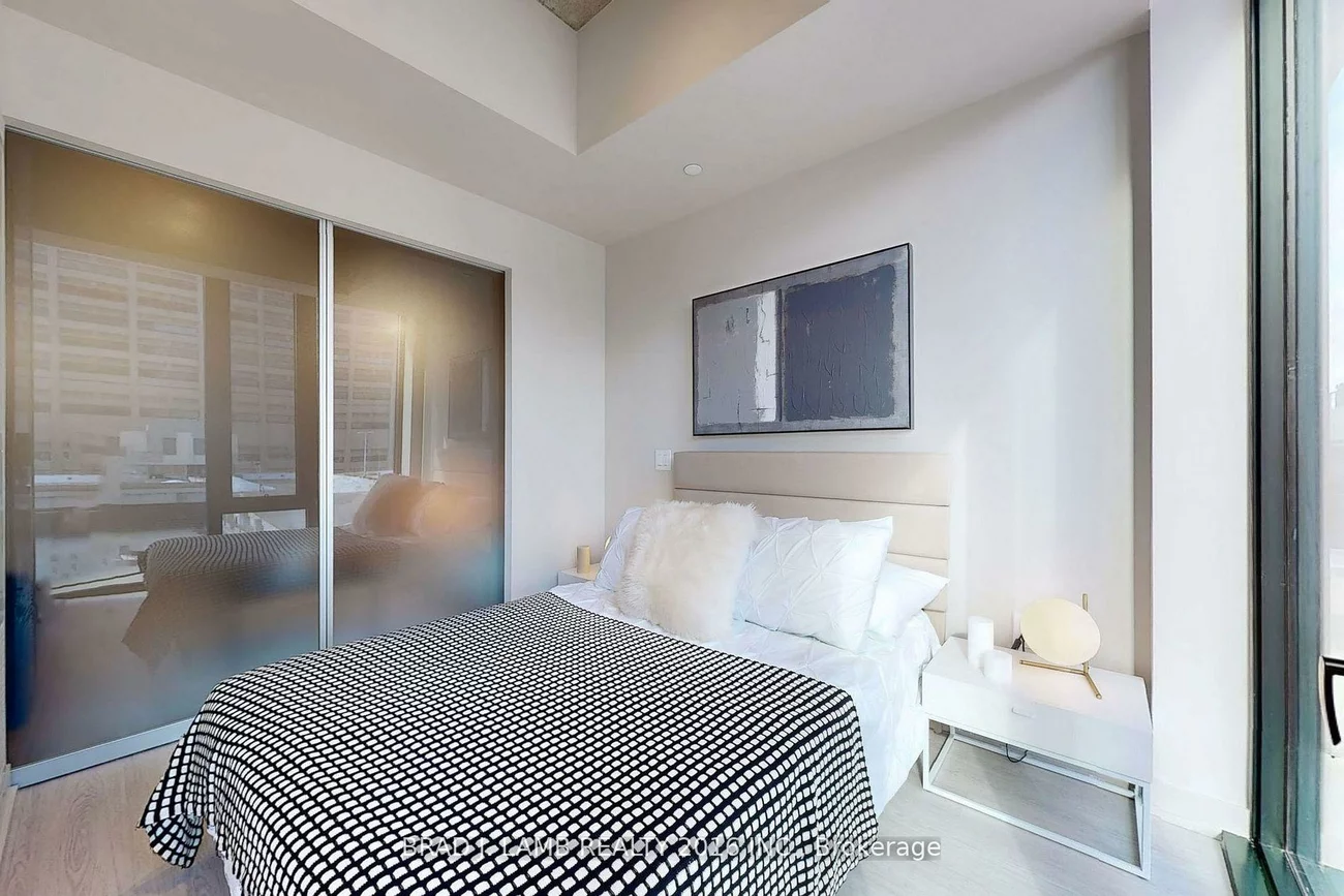 195, McCaul, Kensington-Chinatown, Toronto