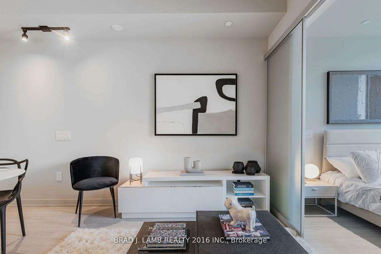 195, McCaul, Kensington-Chinatown, Toronto