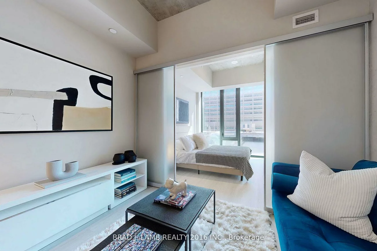 195, McCaul, Kensington-Chinatown, Toronto